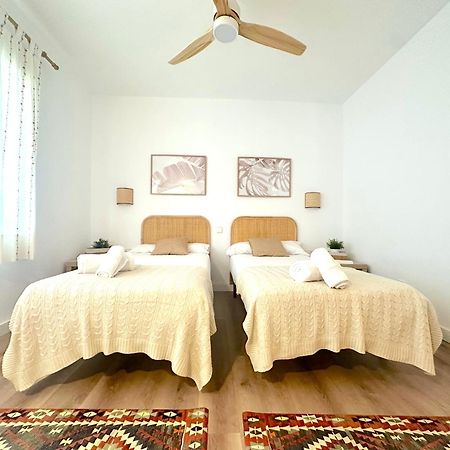 Villa Alboran Beachfront 9Pax Торре-де-Бенагальбон Экстерьер фото