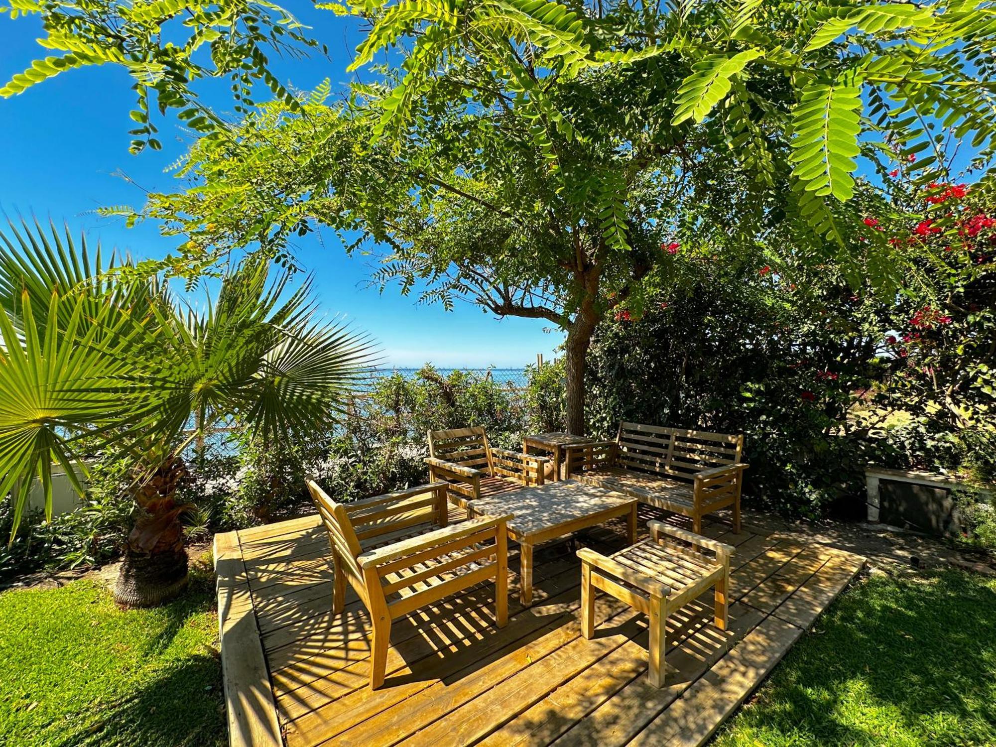 Villa Alboran Beachfront 9Pax Торре-де-Бенагальбон Экстерьер фото