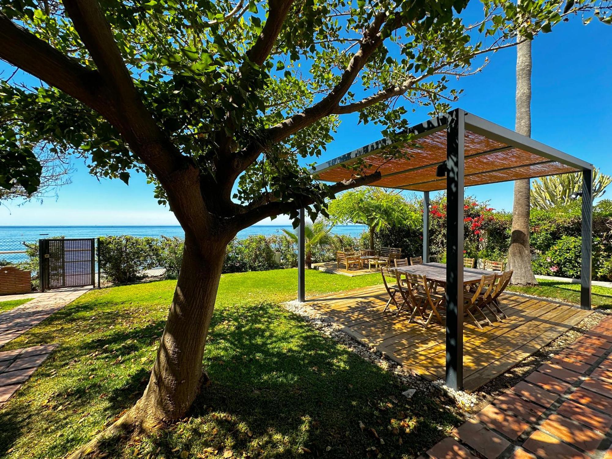 Villa Alboran Beachfront 9Pax Торре-де-Бенагальбон Экстерьер фото