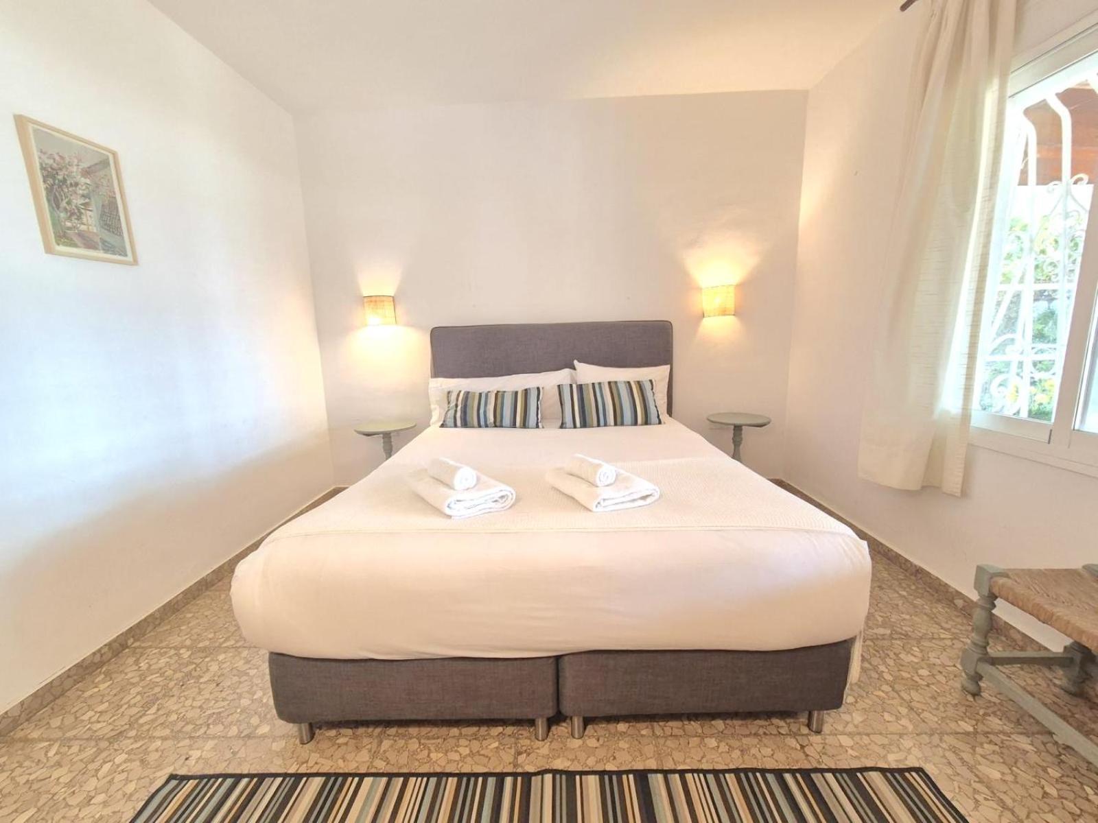 Villa Alboran Beachfront 9Pax Торре-де-Бенагальбон Экстерьер фото