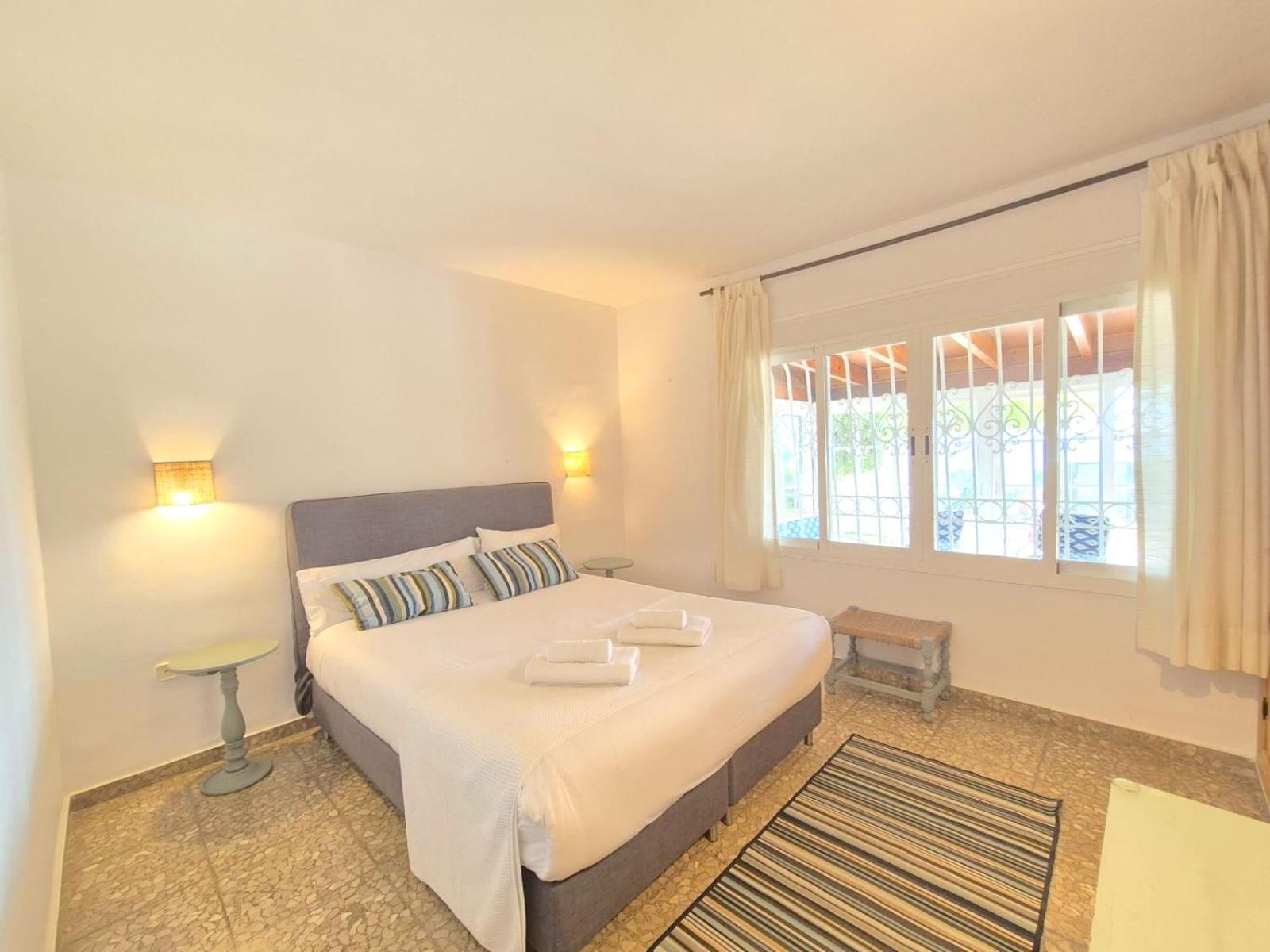 Villa Alboran Beachfront 9Pax Торре-де-Бенагальбон Экстерьер фото