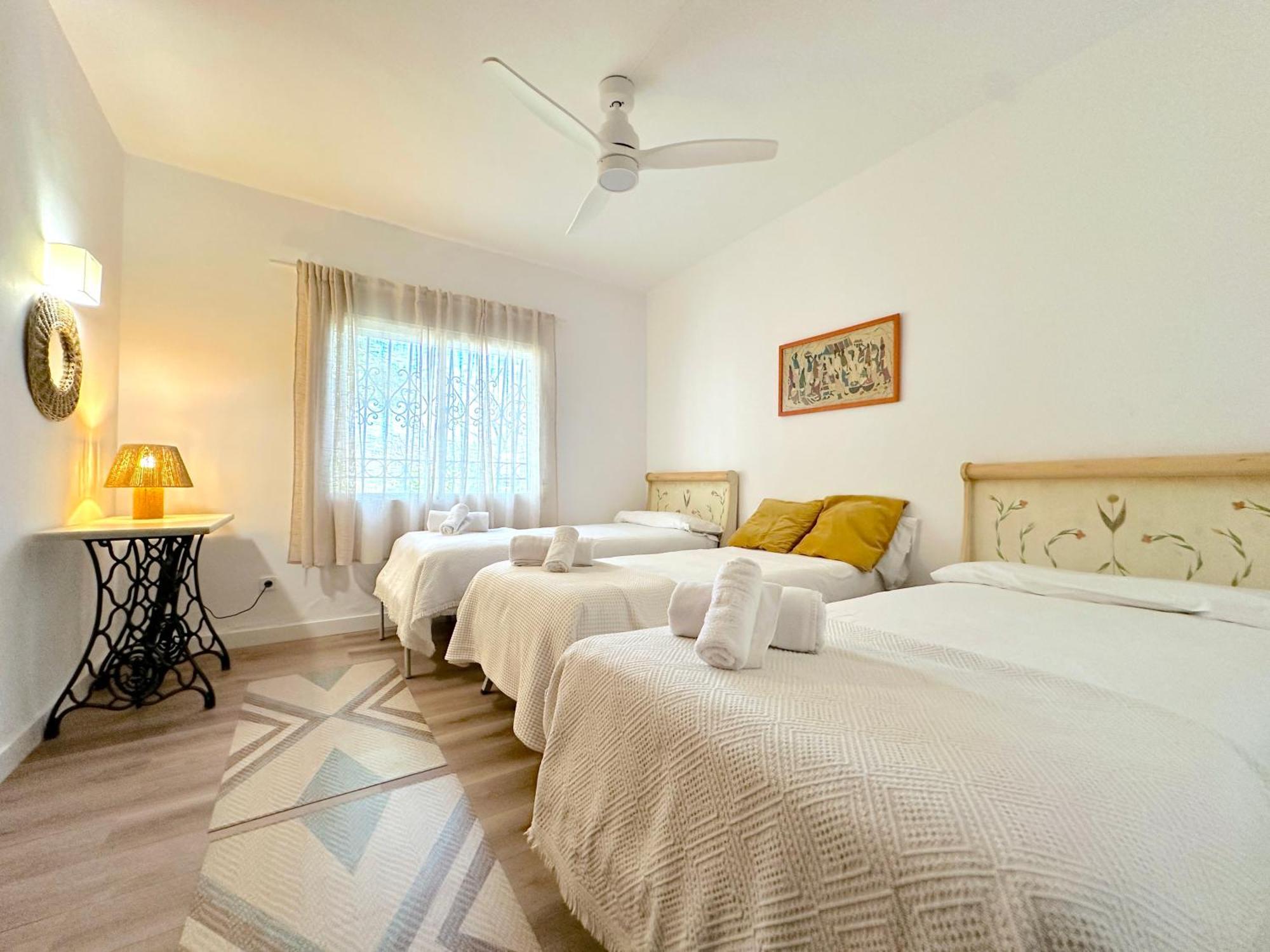 Villa Alboran Beachfront 9Pax Торре-де-Бенагальбон Экстерьер фото